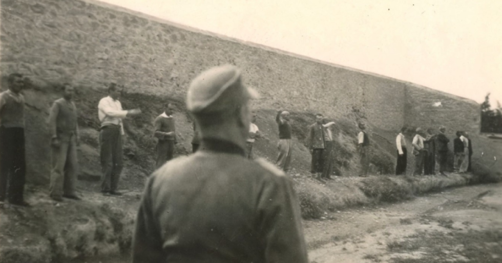 Συγκίνηση και υπερηφάνεια για τα φωτογραφικά ντοκουμέντα των «200» της Καισαριανής
